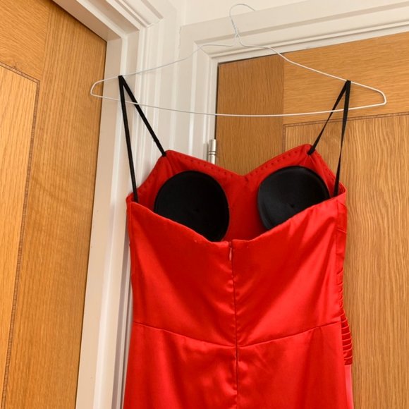 DAZZLING RED SATIN TYPE STRAPLESS EVENING BALL GOWN WITH RHINESTONE BROOCH - Picture 4 of 4